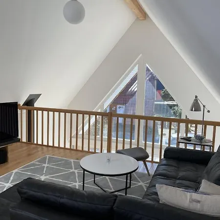 בית נופש In With Swimming Pool