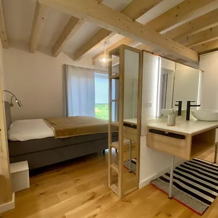 בית נופש In With Swimming Pool זינקסט